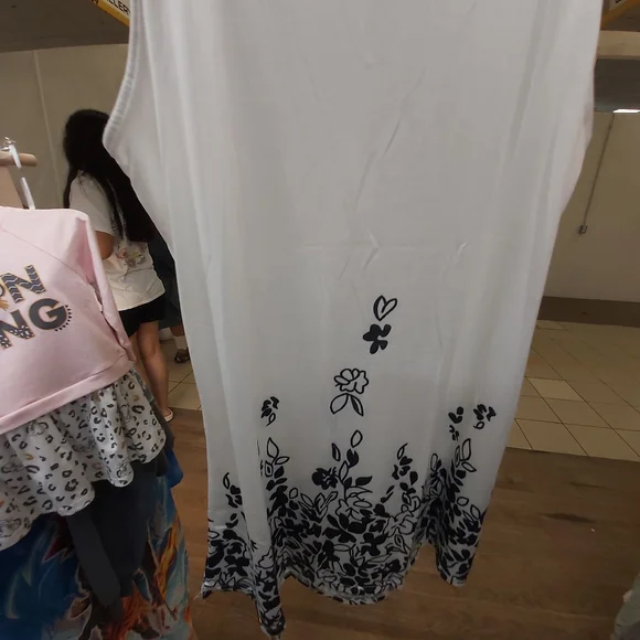 💢Sold💢Floral print white and black women's summer dress - Picture 3 of 10